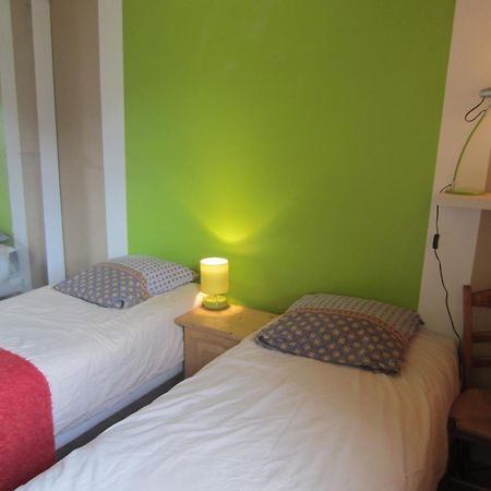 Chez Cat Et Christophe , Chambre Calme Et Lumineuse Chez L'Habitant Avec Vue Гилестр Екстериор снимка