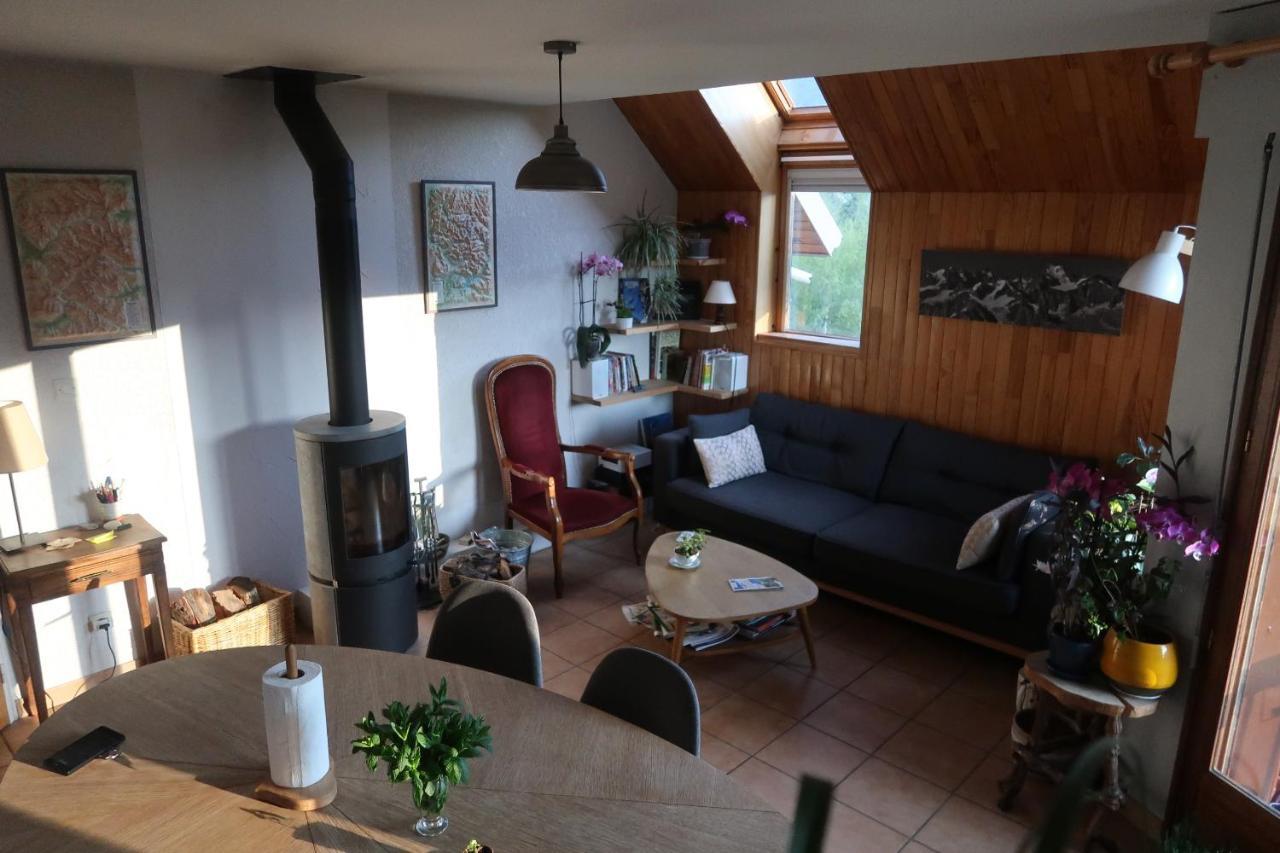 Chez Cat Et Christophe , Chambre Calme Et Lumineuse Chez L'Habitant Avec Vue Гилестр Екстериор снимка