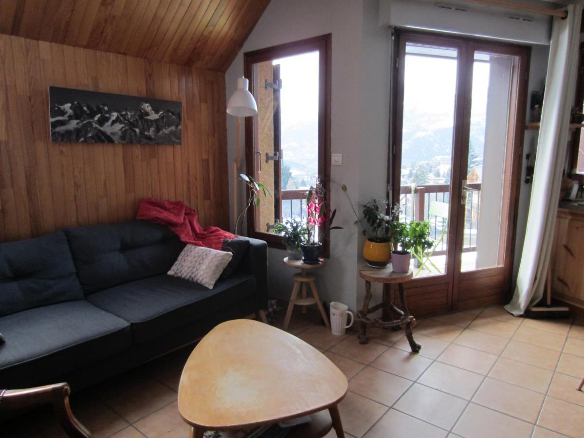 Chez Cat Et Christophe , Chambre Calme Et Lumineuse Chez L'Habitant Avec Vue Гилестр Екстериор снимка